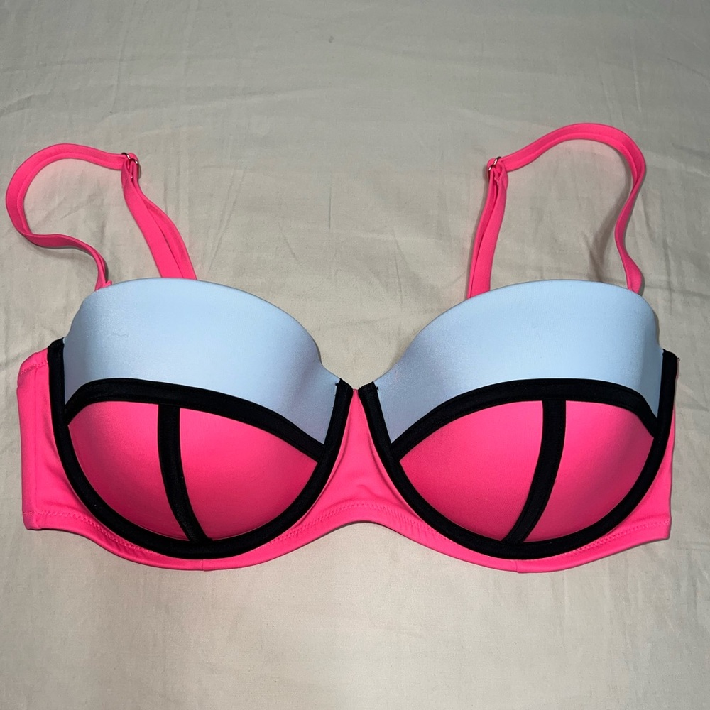 NWOT Victoria’s Secret Swim Top